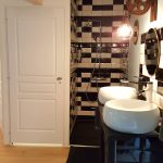 Chambre Viré-Clessé à La Cadole de Chardonnay, salle d'eau et toilettes privées