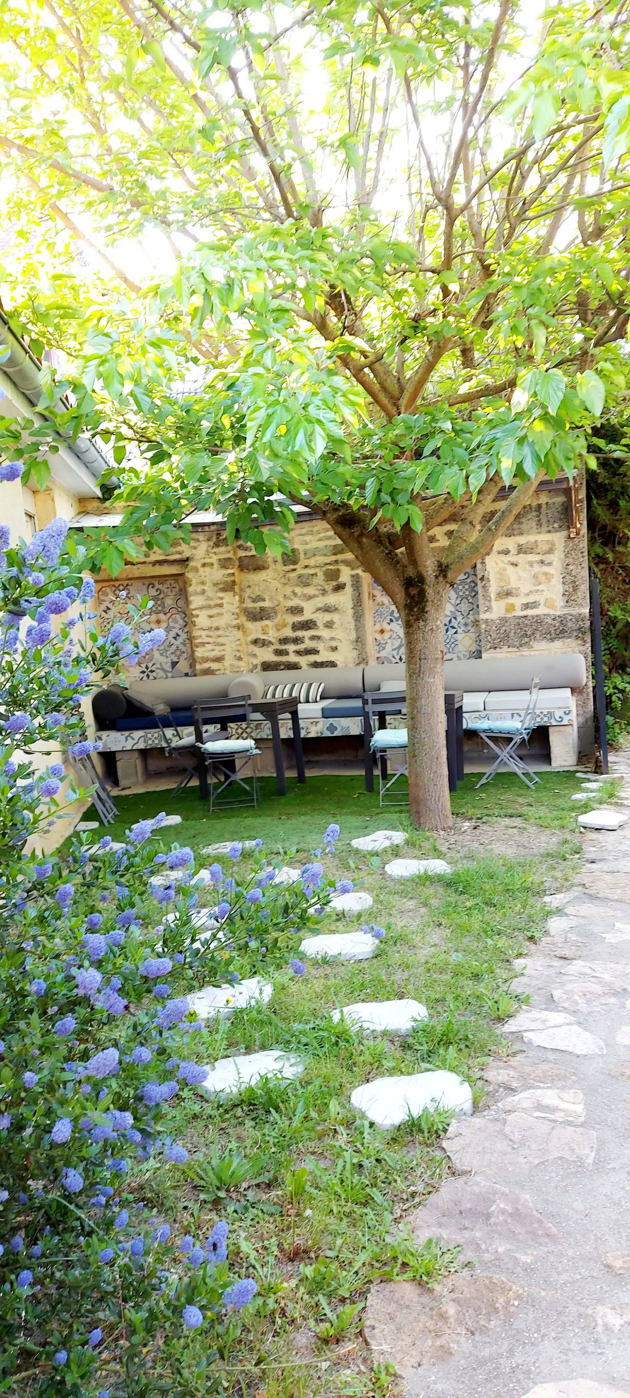 Espace dinatoire ou de repos à La Cadole de Chardonnay