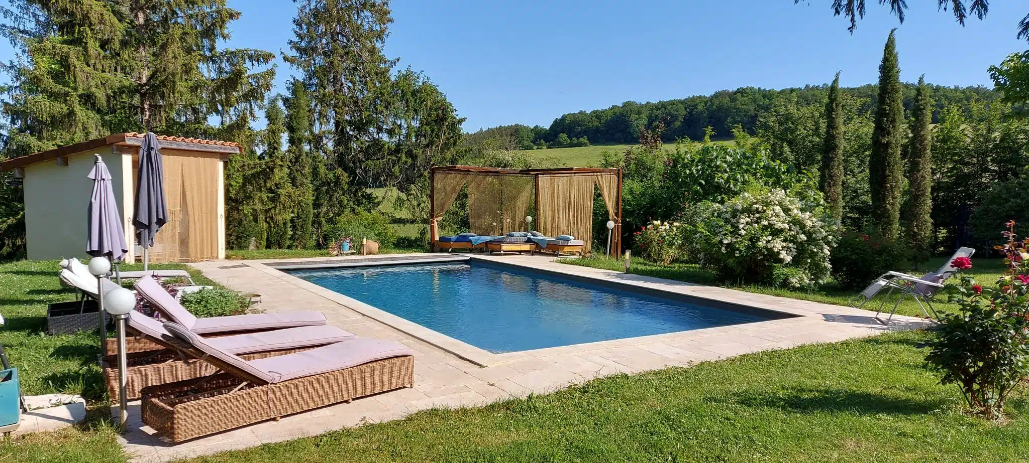 Grande piscine chambre d'hôtes La Cadole de Chardonnay