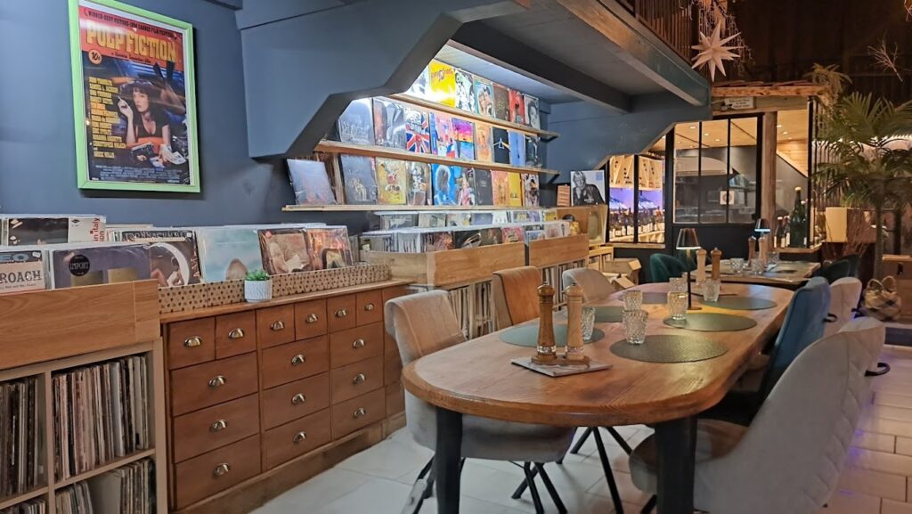 À 5 minutes de La Cadole de Chardonnay, le restaurant La Casa à Uchizy est l'une de nos meilleures adresses pour un bon repas partagé avec vos proches