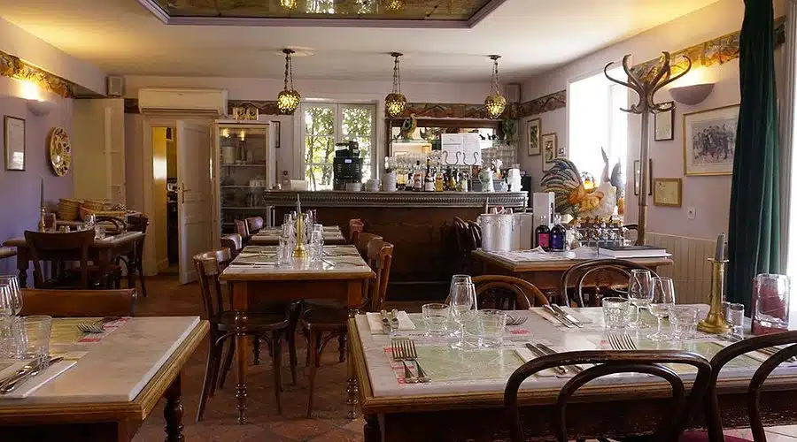 Le coq à Juliénas, l'un des restaurants à Juliénas que La Cadole de Chardonnay vous recommande très chaleureusement