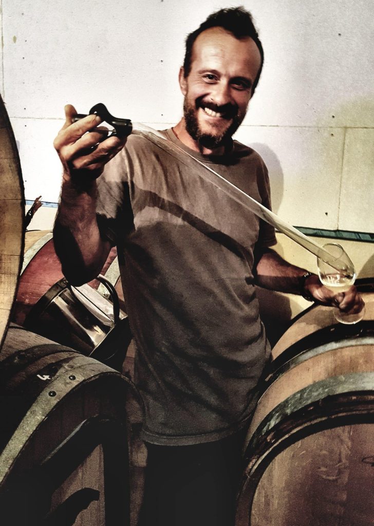 Hervé Philippe dans sa cave Champvent Chardonnay