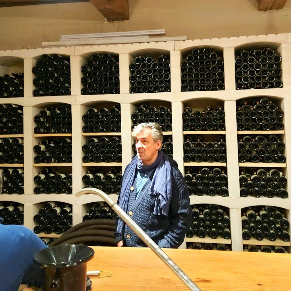 Jean dans le caveau de dégustation du Domaine Franck Michel à Clessé