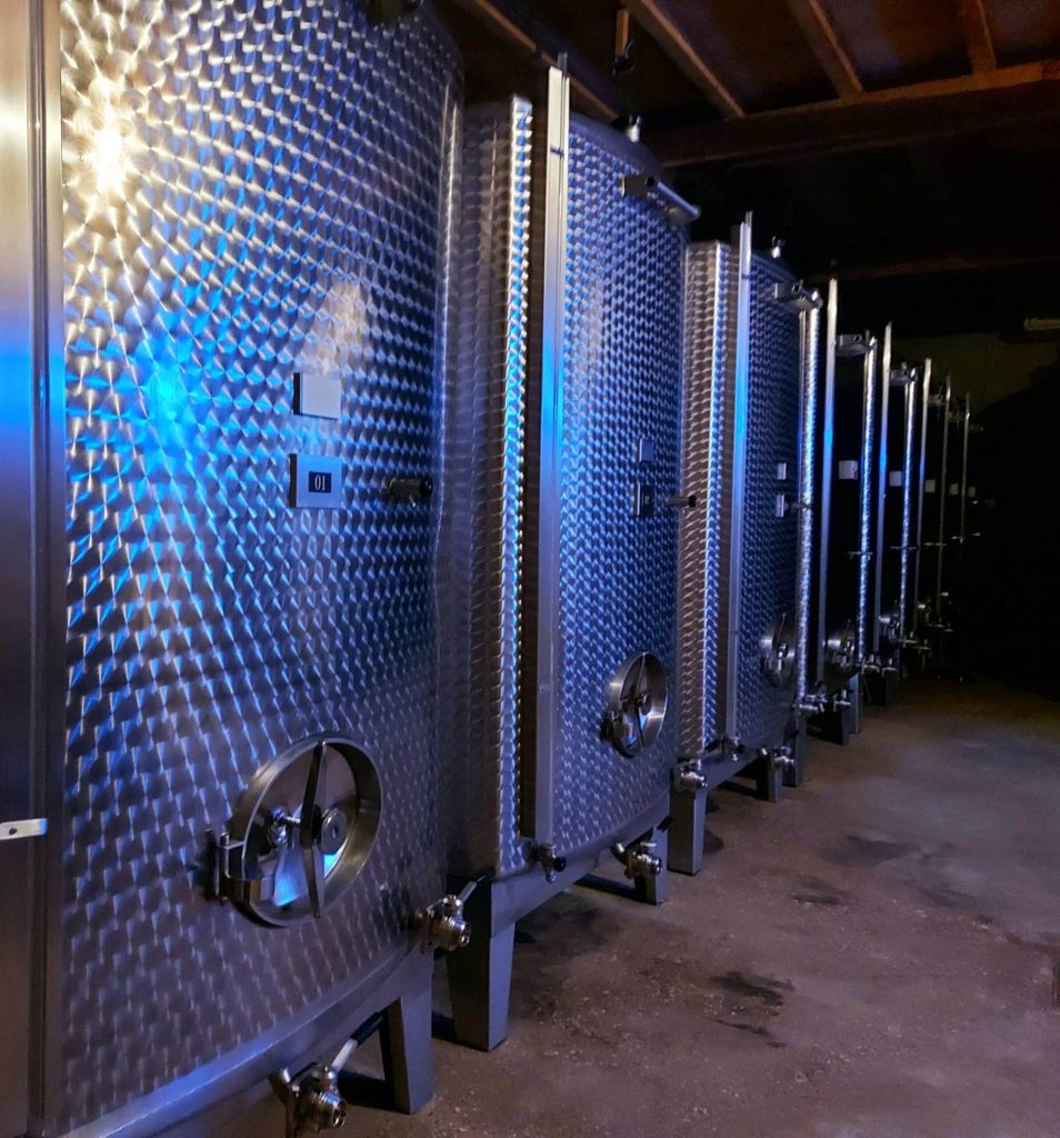 Cuves inox du Domaine Franck Michel à Clessé