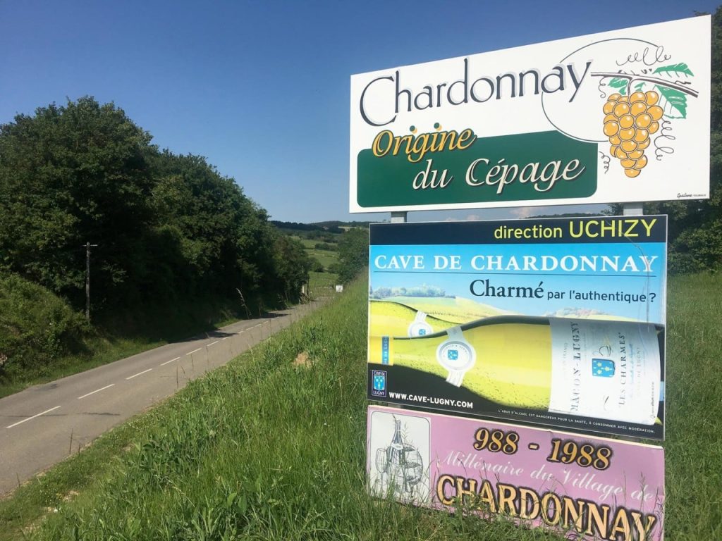 anneau Chardonnay en bord de route en direction du village de Chardonnay